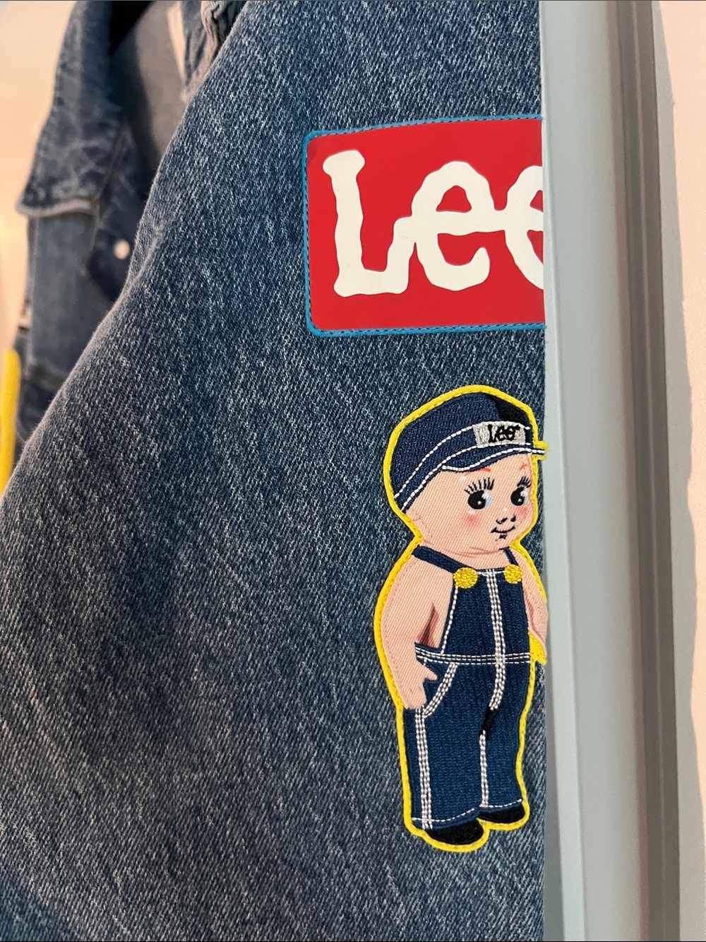 Lee x Bearbrick 🐻 Denim Trucker Jacket with Multicolor Embroidered Patches - Picture 7 of 11